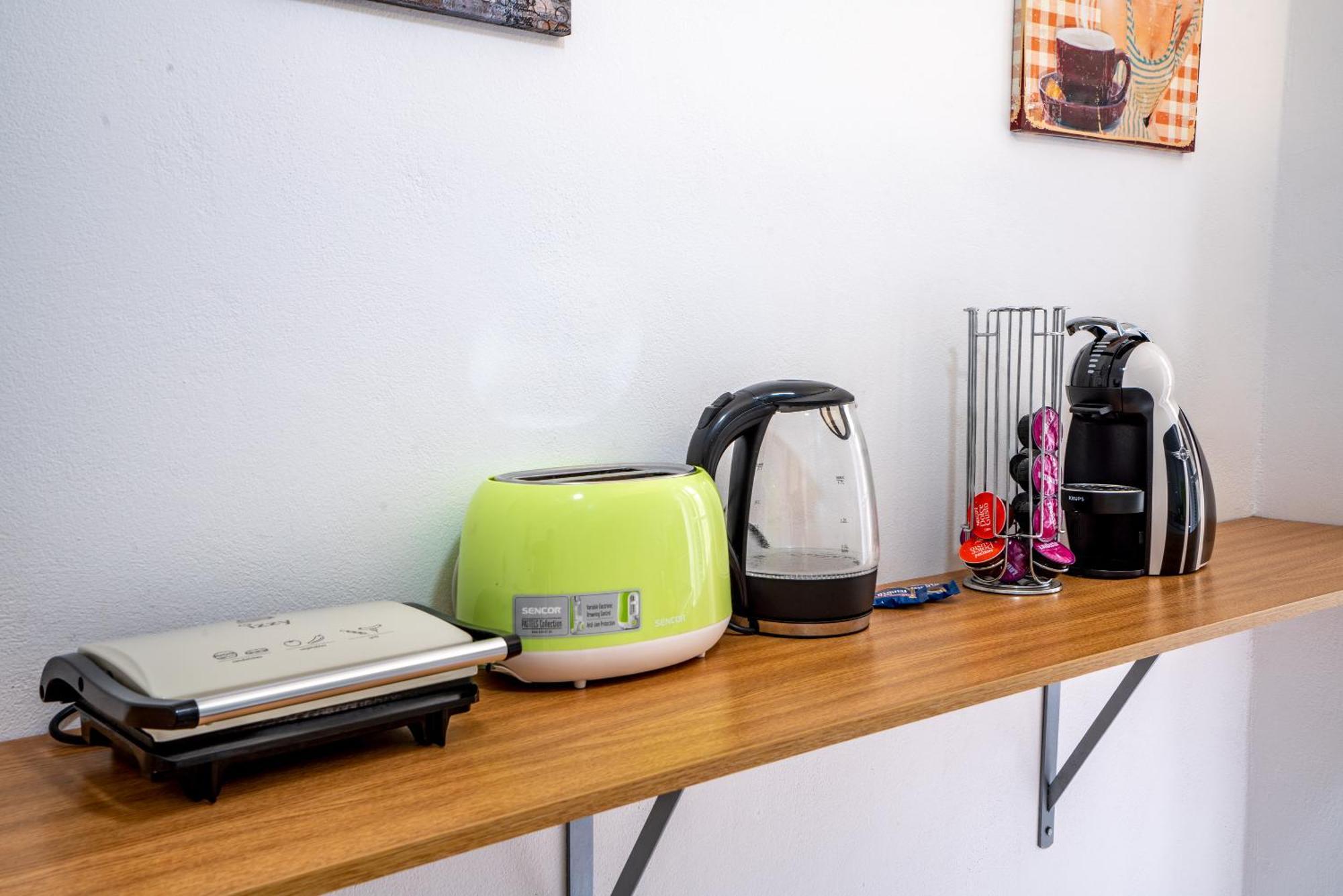 Psiri Gem From In Vivo Apartments- Spacious 1St Floor Apartment With Balcony In Athens' Historic Center 外观 照片